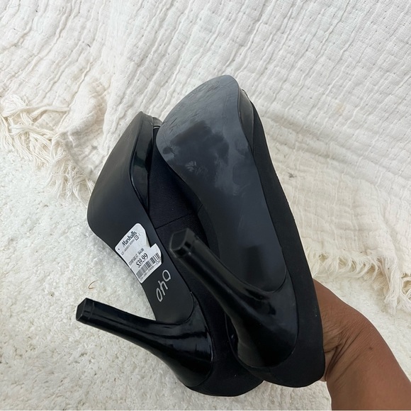 Tahari Laurie Black Pumps Heels Size 9 - Picture 7 of 8